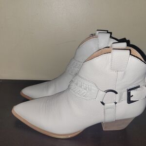 Dingo White Ankle Booties